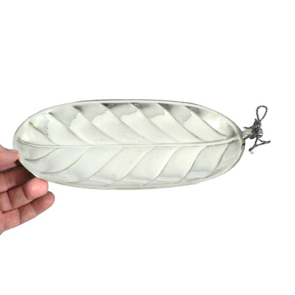 Tray Candy Nuts Condiments International Silver Co SilverPlate #8151 Leaf shape - Picture 4 of 12